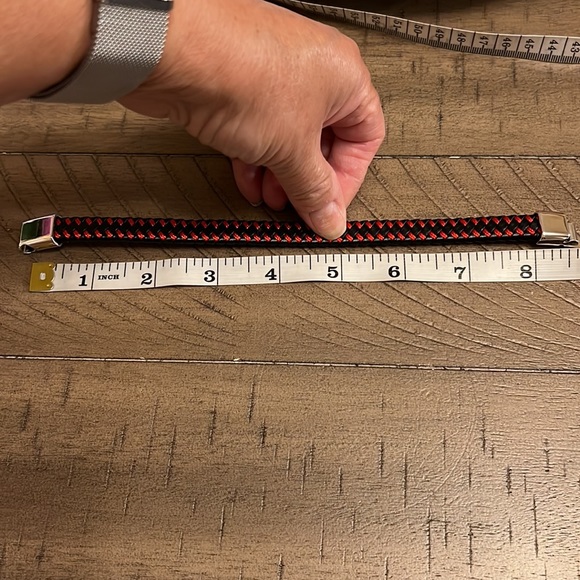 🆕 Men’s Black leather braided bracelet with red trim, with magnetic clasp. - Picture 5 of 5